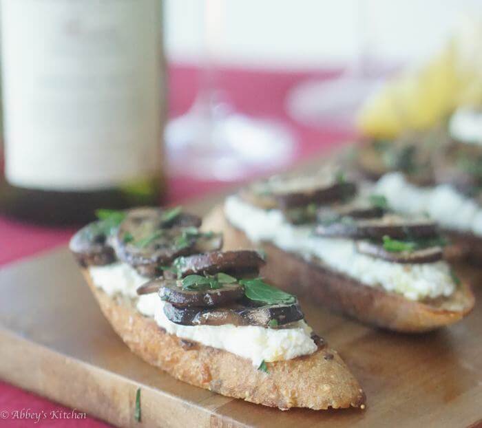 mushroom_bruschetta_4_of_9.jpg