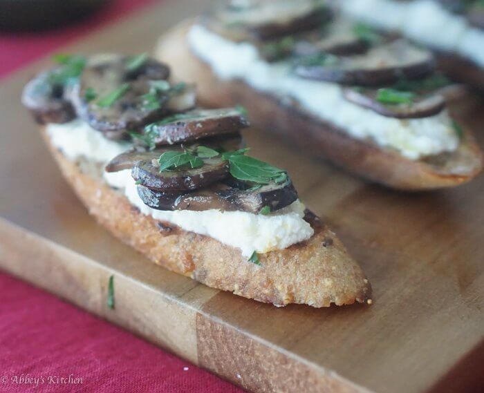 mushroom_bruschetta_5_of_9.jpg