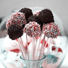 A close up of multiple cake pops.