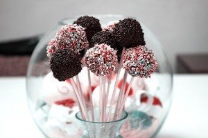 A close up of multiple cake pops.