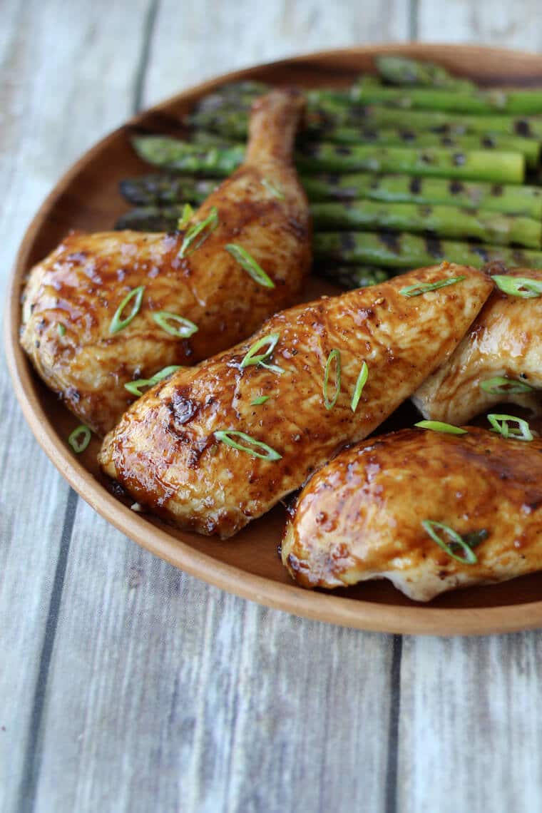 An overhead photo of a plate of sliced chicken with grilled asparagus. 