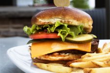 This first look at the Burger and Summer menu at Boston Pizza was made possible in paid partnership with Boston Pizza, however, all opinions are genuine.