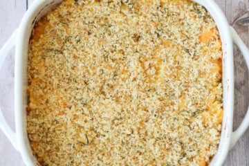 This healthy Butternut Squash Mac and Cheese features a sneaky mixture of whipped squash and low-cal cauliflower in place of the traditional butter-based roux. It's also loaded with holiday flavours, making it the ideal Vegetarian Casserole holiday main dish.