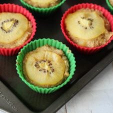 These tropical baked oatmeal muffin cups are gluten free, dairy free and low in fat! The perfect make-ahead on-the-go breakfast!