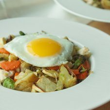 Check out these three healthy recipes for turkey leftovers with turkey chili, pot pie and breakfast hash!