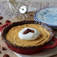 This Gluten Free No Bake Pumpkin Pie is a lightened up version of everyone’s favourite Thanksgiving dessert recipe!