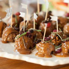 These Cranberry Turkey Cocktail Meatballs make perfect healthy holiday appetizers that you and your family are going to love!