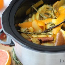 This DIY Natural Air Freshener Recipe is a delicious Slow Cooker Citrus and Maple Air Scent with Pears, Rosemary and Cinnamon.