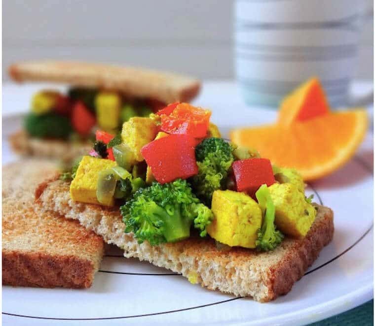 A plate of tofu breakfast toast.