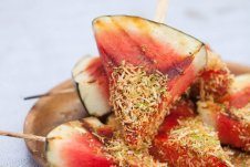 A collection of yummy vegan recipes ideal to feed your hungry army of kids, family, and friends on Memorial Day!