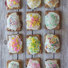 Healthy Strawberry Lemonade Vegan Pop-tarts that are the perfect good-for-you treat when you need a little pick me up.