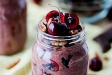 vegan gluten free cherry cobbler overnight oats for a healthy breakfast #cherrycobbler #overnightoats #breakfast #healthyfood #nourishing #eatingwell #cherry #cobbler #oats #oatmeal #glutenfreefood #glutenfree #tastyrecipe #easyrecipe
