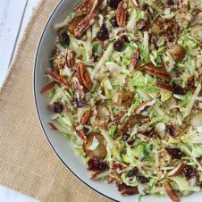 This sunchoke and brussels sprouts salad is perfect as a main or side dish and combines a nice balance of flavours and crispy textures.