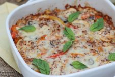 This Gluten Free Vegetarian Pizza Quinoa Casserole is the tastiest, easiest, healthiest family dinner recipe to lure your kiddos into eating their veg!