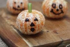 These Halloween Banana Ghosts and Clementine Pumpkins are Vegan, Gluten Free Healthy Trick or Treat Recipes that your little witches and goblins are going to gobble up!