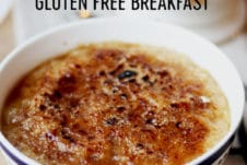 This Crème Brûlée Protein Oatmeal is a gluten free morning-friendly version of the decadent dessert but with a ton of protein from whipped egg whites. #abbeyskitchen #cremebrulee #proteinoatmeal #highproteinbreakfast