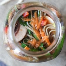 I share my favourite easy vegan mason jar soup recipes to help you eat your veggies easily at work with these simple packable work lunches.