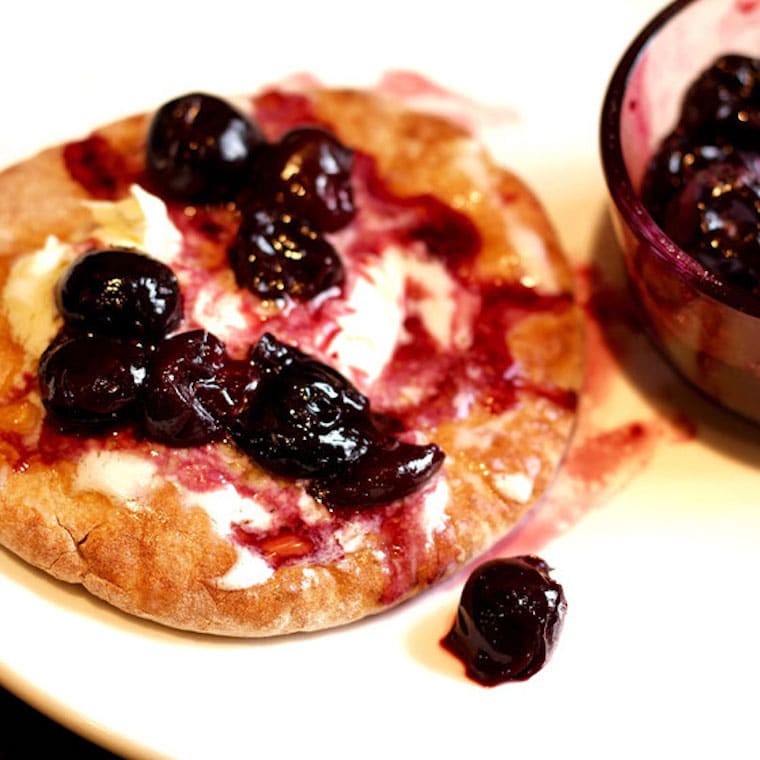 cheese and berries pita