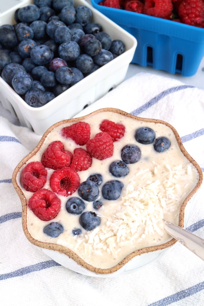 gluten free berry coconut smoothie bowl