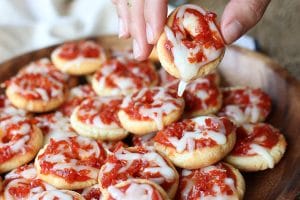 These Keto Pepperoni Pizza Bagel Bites are a great low carb, gluten free snack recipe that will take you back to your 90's childhood.