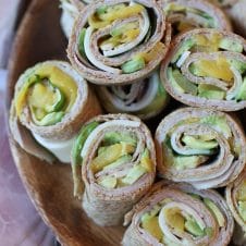 For days you’re looking for something other than a traditional sandwich, these Ham, Peach and Avocado Pinwheel Sandwiches for Back to School Lunch Boxes will become your family’s favourite!
