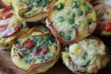 This EASY keto zucchini lasagna pinwheels is the fastest lasagna you can make for your family! Gluten free, low carb, high fibre and healthy, it will definitely become a family favourite!