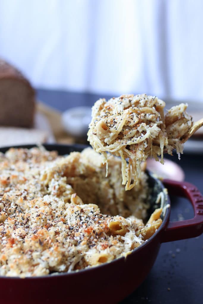 Spoon serving a portion of everything bagel vegan mac and cheese.
