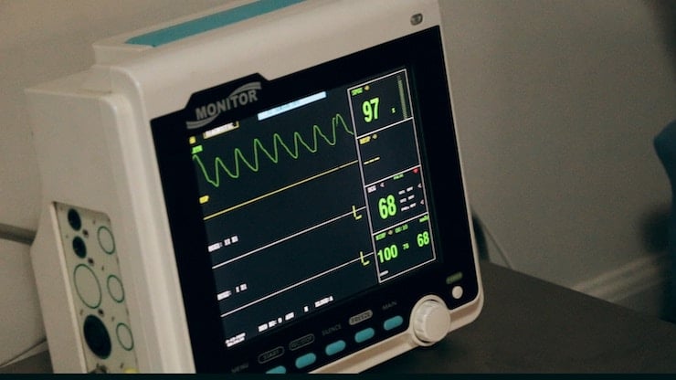 image of a heart rate monitor in a hospital setting