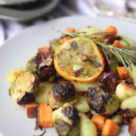 Gnocchi and vegetables on a plate.