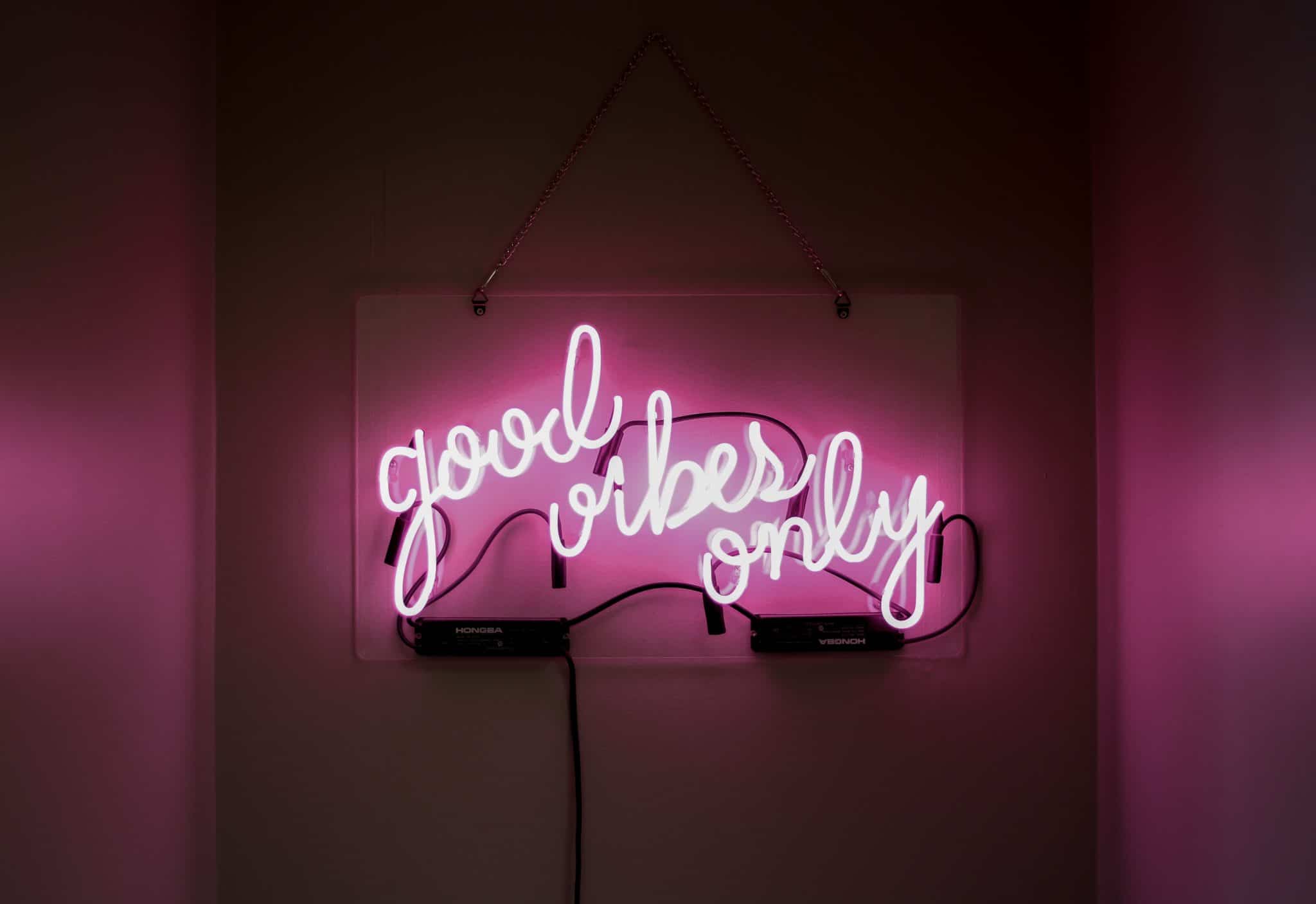 pink neon sign that reads "good vibes only"