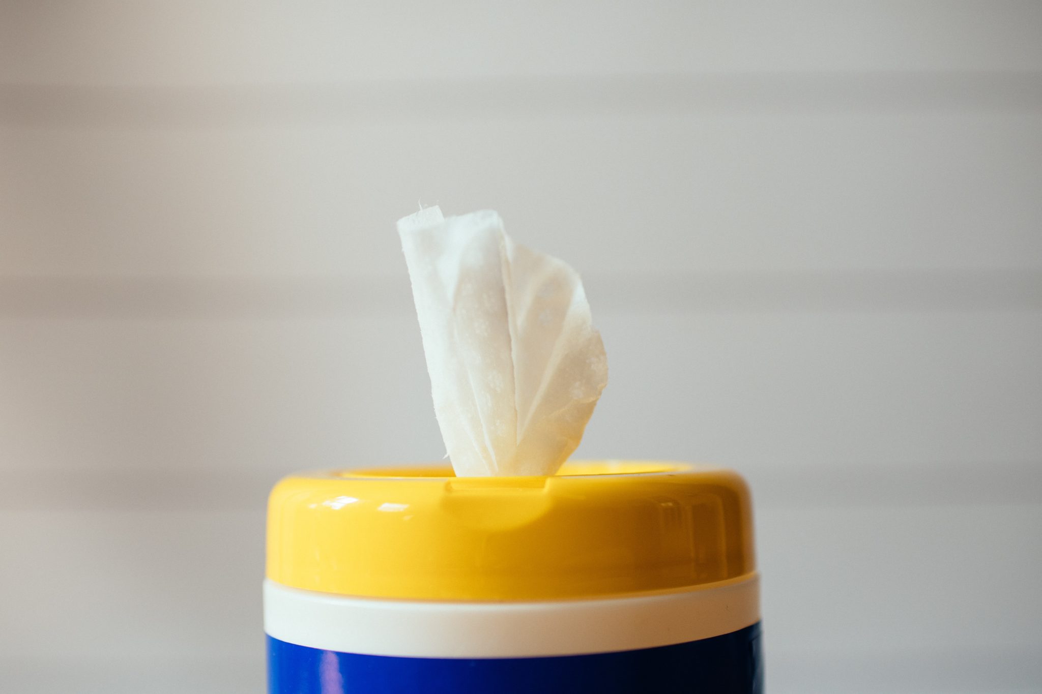 image of the top of a lysol wipes container 