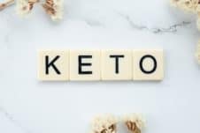 a sign that says "keto"