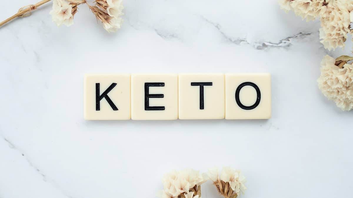 a sign that says "keto"