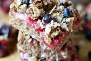 Pinterest graphic of three breakfast bars stacked on top of each other.