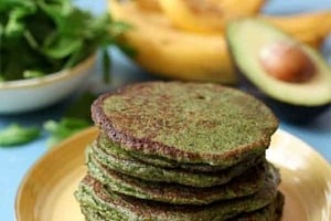 Pinterest graphic of a stack of green pancakes on a yellow plate.