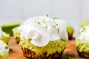 Pinterest graphic for mini vegan key lime pies.