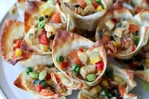 Pinterest graphic of a plate of multiple wonton cups with tofu fried rice.