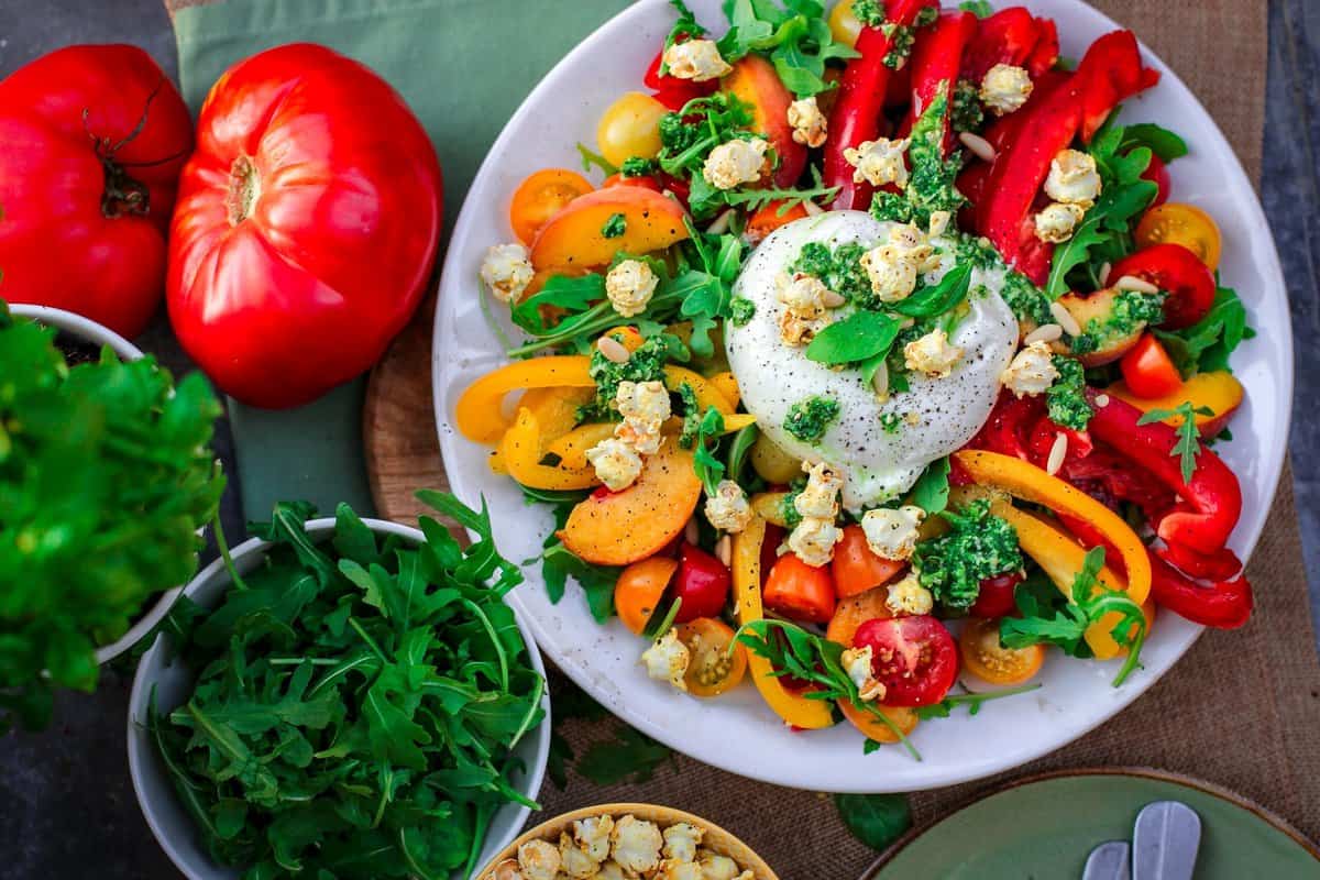 A healthy salad as part of the hormone balanced diet.