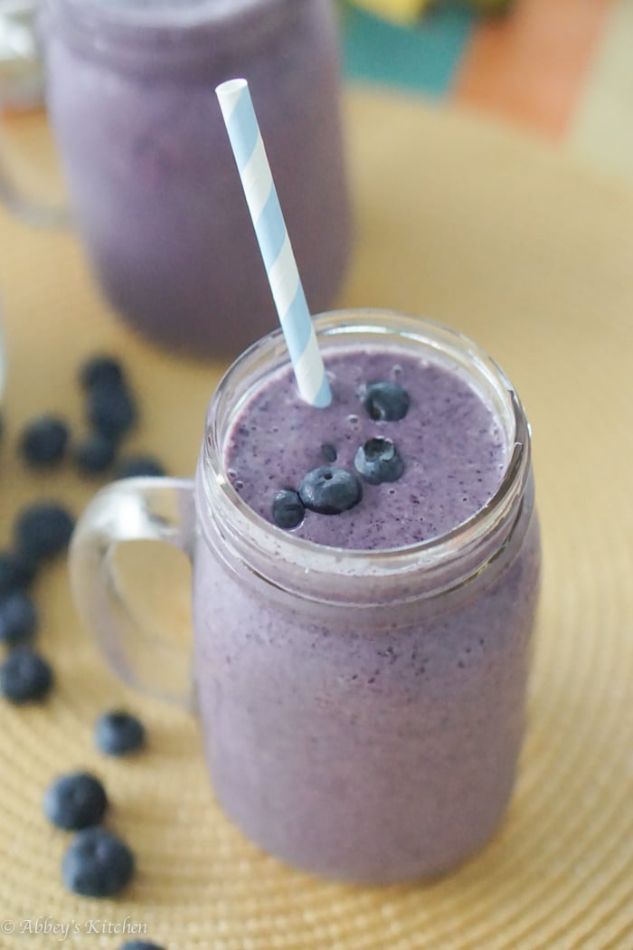 blueberry_cobbler_smoothie_2_of_9.jpg