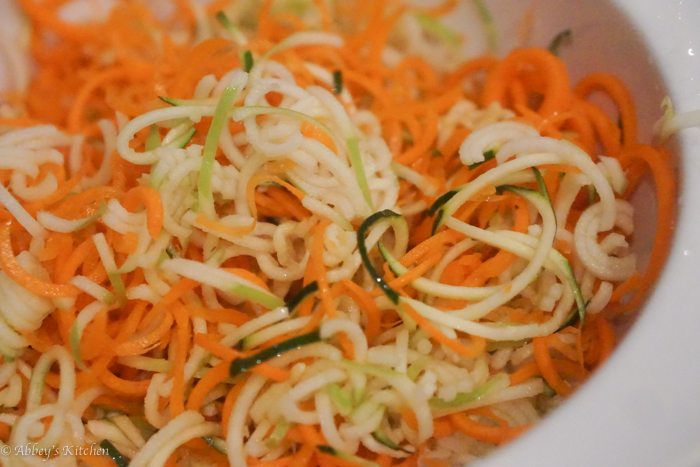 carrot_apple_raisin_salad_spiralizer_recipe_2_of_6.jpg