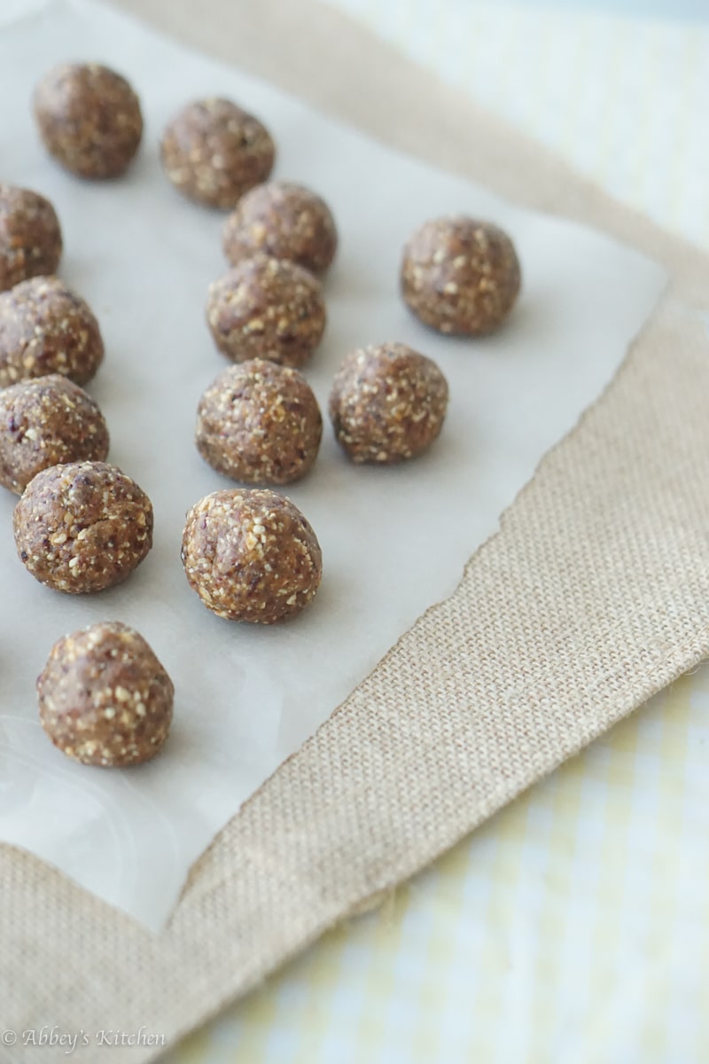 no_bake_peanut_cherry_balls_3_of_13.jpg